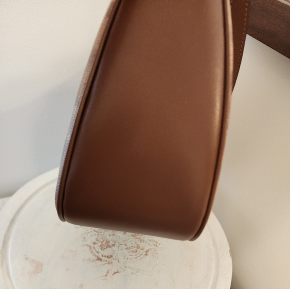 Coach Teri Shoulder Bag Signature Canvas Brown/Tan NWT with wristlet - Picture 4 of 8